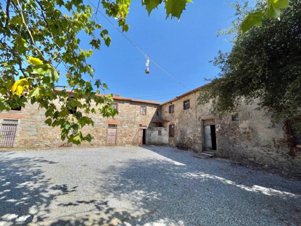 casa indipendente in vendita a Quarrata in zona Montorio