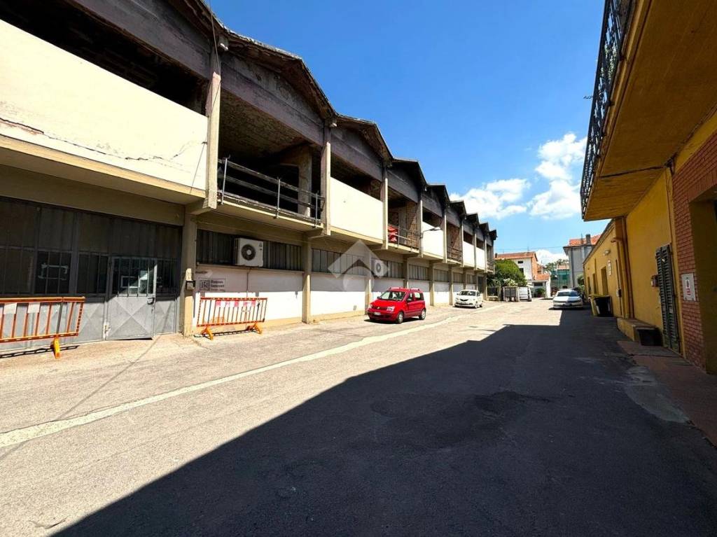 locale di sgombero in vendita a Quarrata in zona Casini