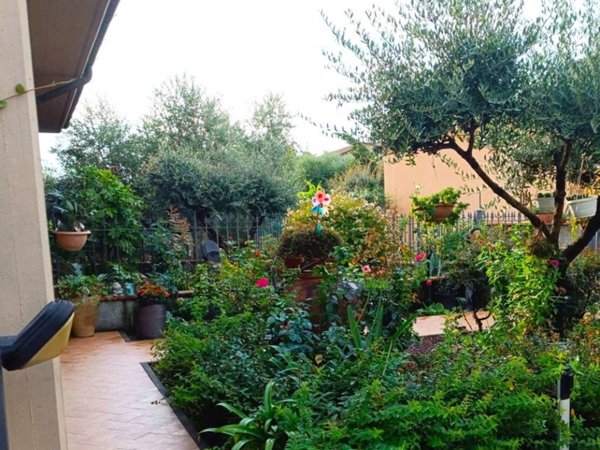 casa indipendente in vendita a Quarrata