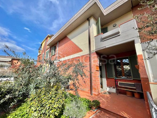 casa indipendente in vendita a Quarrata