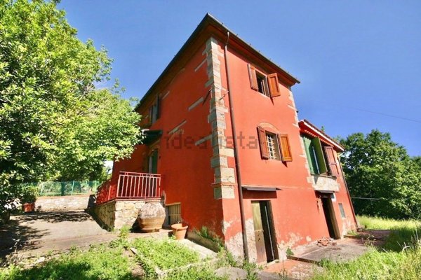 casa indipendente in vendita a Quarrata in zona Lucciano