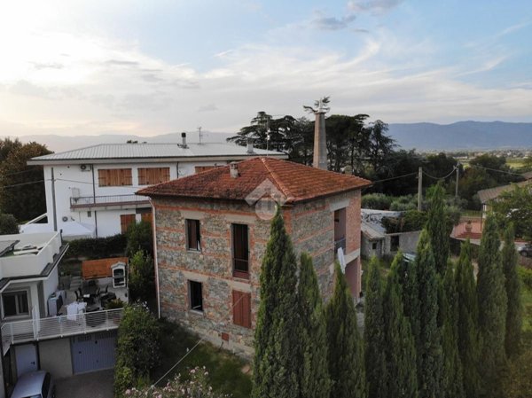 casa indipendente in vendita a Quarrata