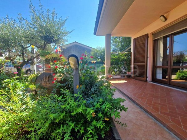 casa indipendente in vendita a Quarrata in zona Olmi