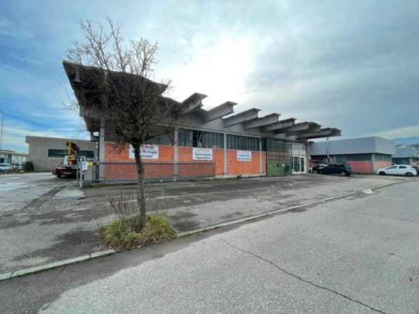 locale commerciale in vendita a Quarrata