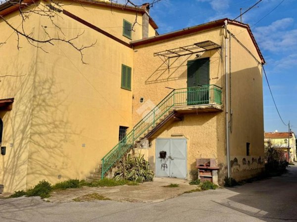 casa indipendente in vendita a Quarrata