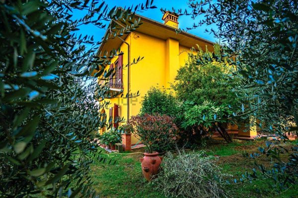 casa indipendente in vendita a Quarrata in zona Lucciano