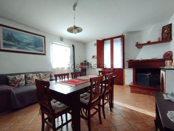 casa indipendente in vendita a Quarrata in zona Montemagno