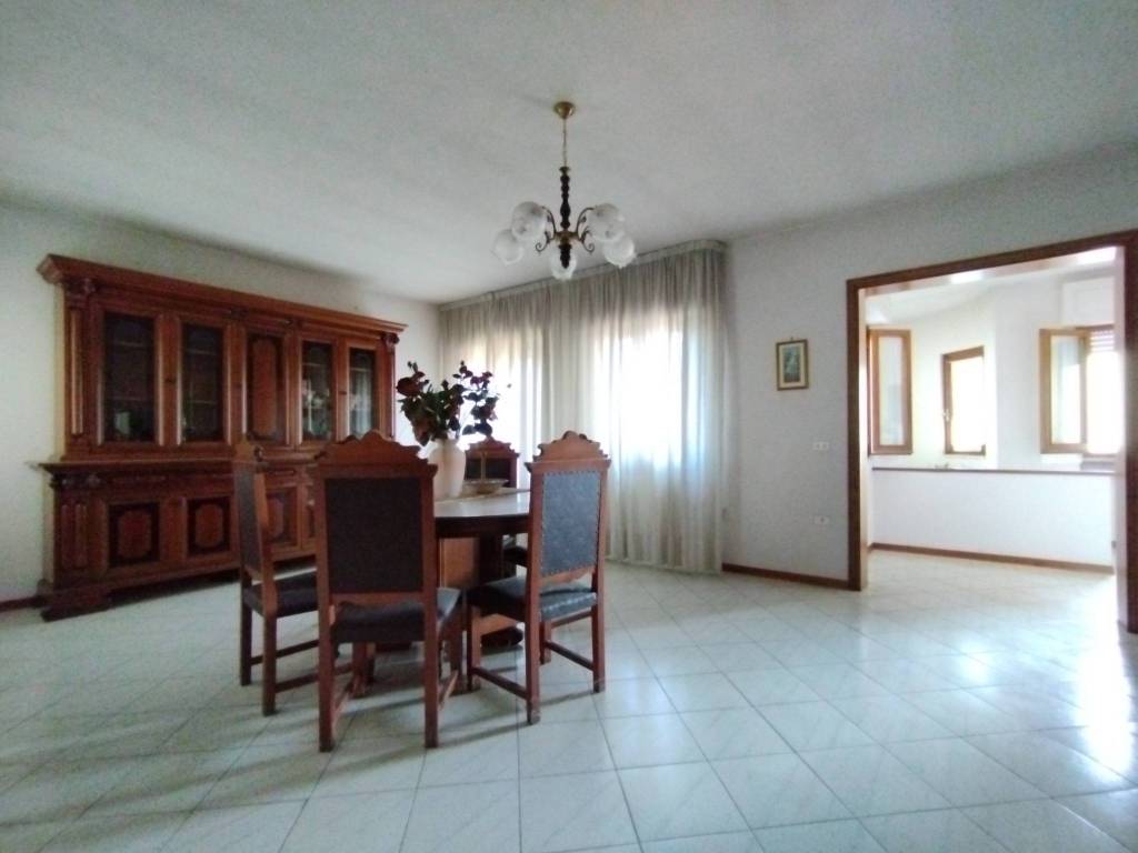 esavano in vendita a Quarrata