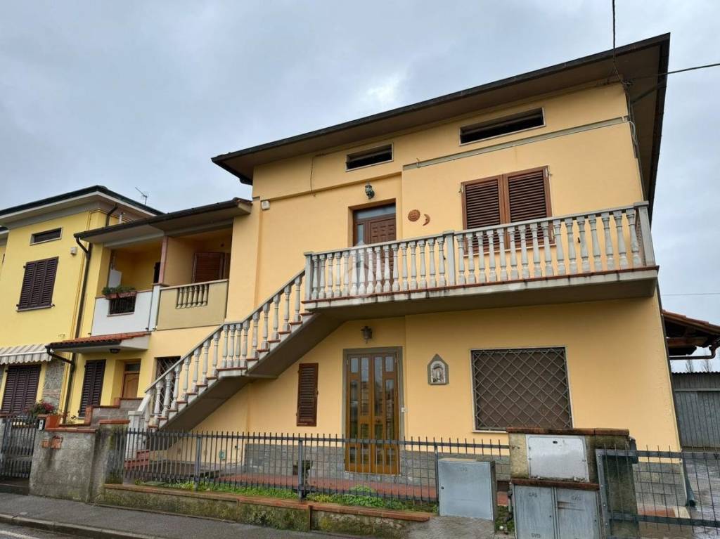 casa indipendente in vendita a Quarrata in zona Barba