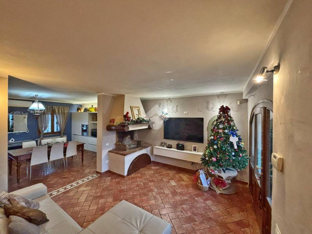 casa indipendente in vendita a Quarrata in zona Valenzatico
