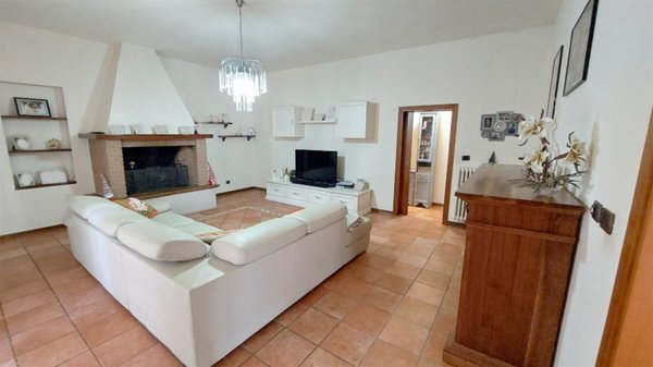 casa indipendente in vendita a Quarrata in zona Catena