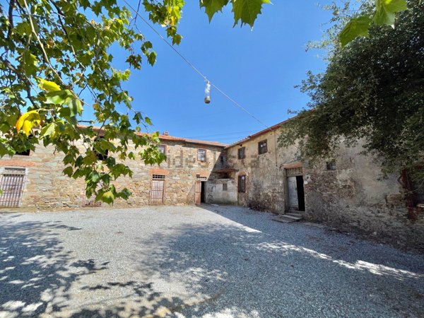 casa indipendente in vendita a Quarrata in zona Montorio