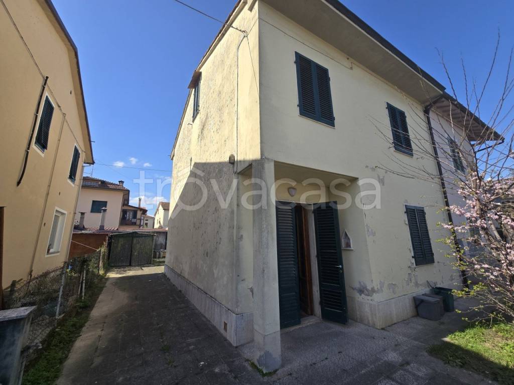 casa indipendente in vendita a Quarrata