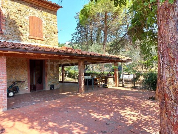 casa indipendente in vendita a Quarrata
