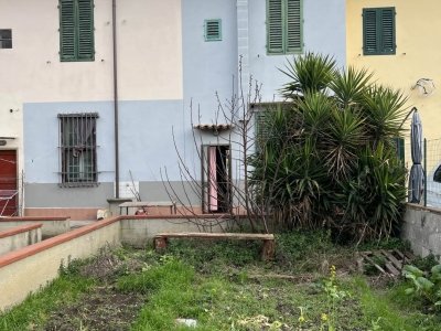 casa indipendente in vendita a Quarrata