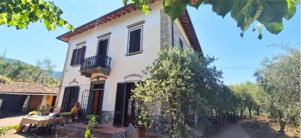 casa indipendente in vendita a Quarrata in zona Buriano