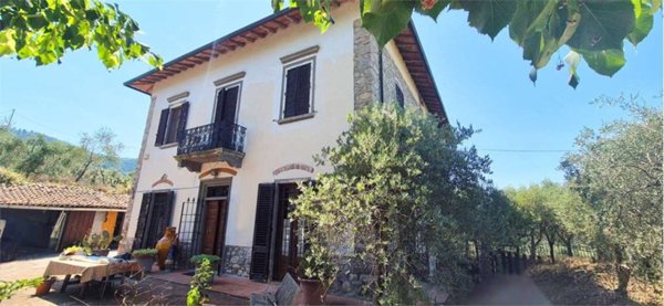casa indipendente in vendita a Quarrata in zona Buriano