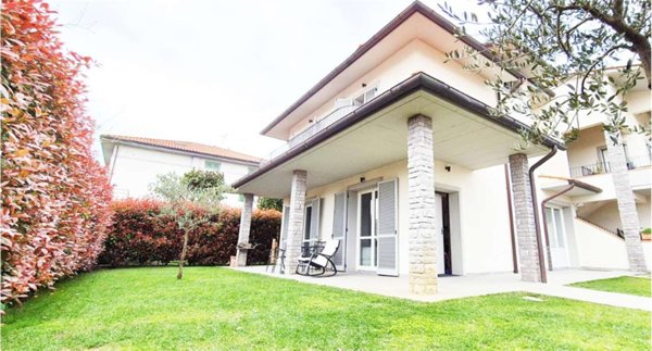 casa indipendente in vendita a Quarrata in zona Ferruccia