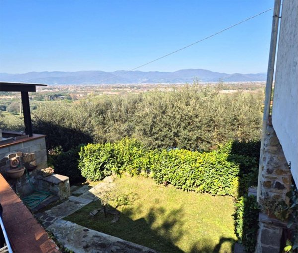 casa indipendente in vendita a Quarrata in zona Catena