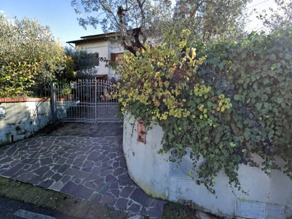 casa indipendente in vendita a Quarrata in zona Tizzana