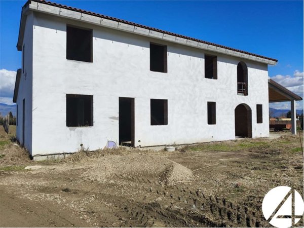 casa indipendente in vendita a Quarrata