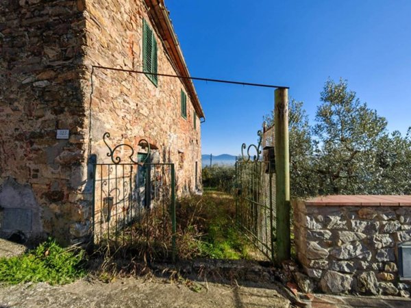 casa indipendente in vendita a Quarrata in zona Lucciano