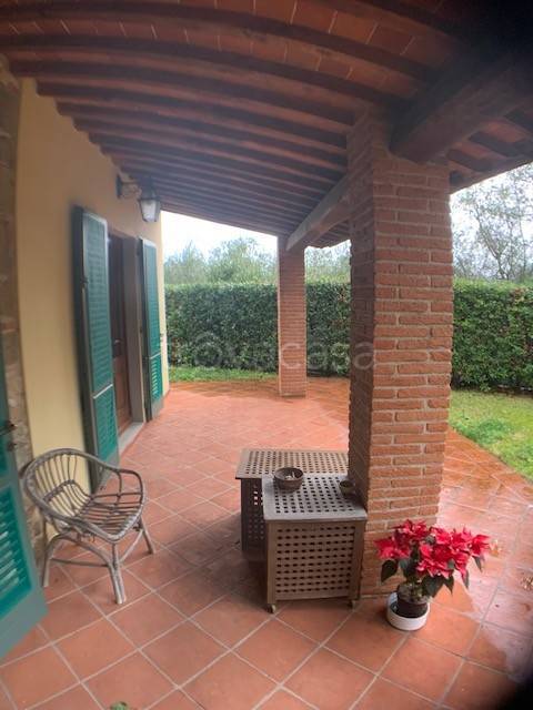 casa indipendente in vendita a Quarrata in zona Buriano