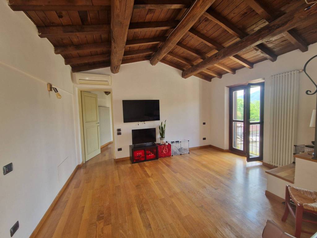 casa indipendente in vendita a Quarrata in zona Santonuovo