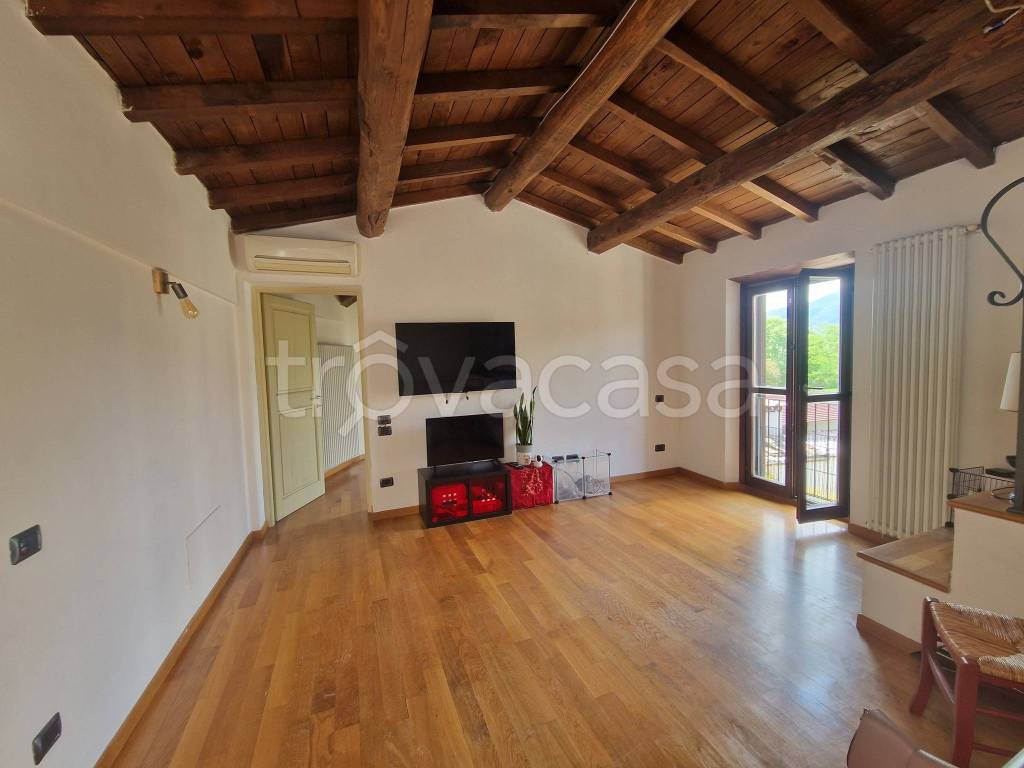 casa indipendente in vendita a Quarrata in zona Santonuovo