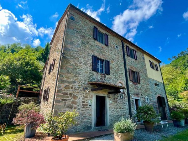 casa indipendente in vendita a Quarrata in zona Montorio