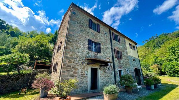casa indipendente in vendita a Quarrata in zona Montorio
