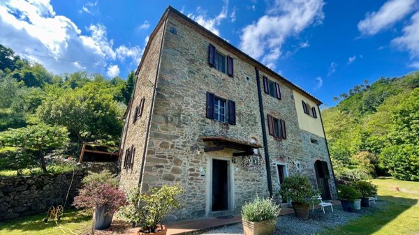 casa indipendente in vendita a Quarrata