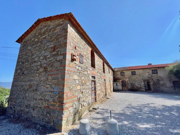 casa indipendente in vendita a Quarrata in zona Montorio