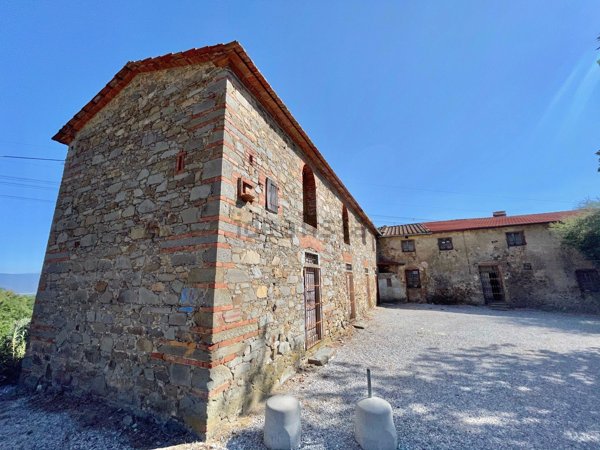 casa indipendente in vendita a Quarrata in zona Montorio