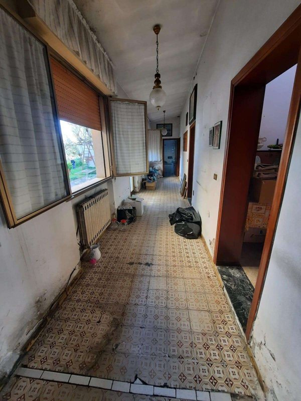 intera palazzina in vendita a Quarrata in zona Ferruccia