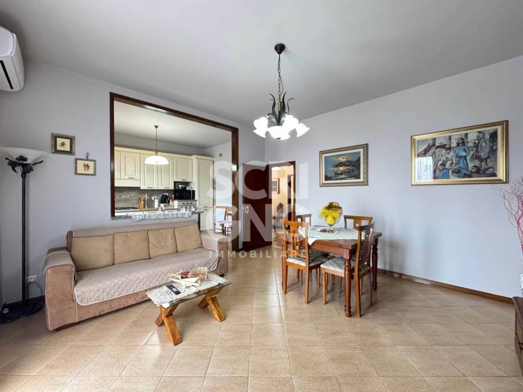 appartamento in vendita a Quarrata in zona Ferruccia