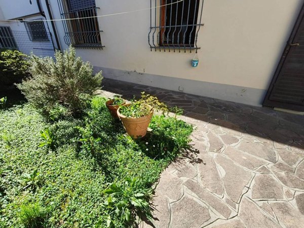 casa indipendente in vendita a Quarrata in zona Catena