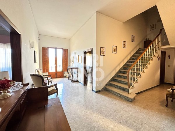 casa indipendente in vendita a Quarrata in zona Catena