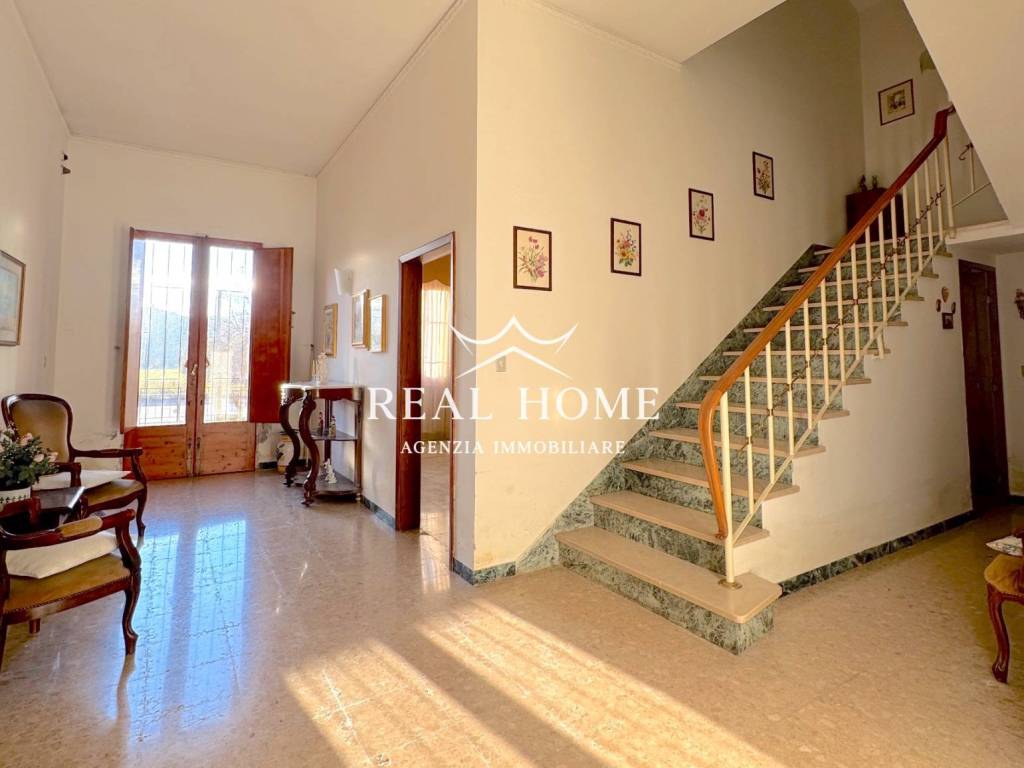 casa indipendente in vendita a Quarrata in zona Catena