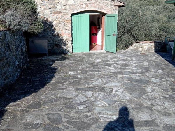 casa indipendente in vendita a Quarrata in zona Lucciano