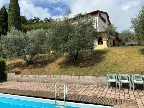 casa indipendente in vendita a Quarrata