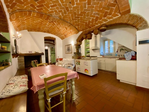 mansarda in vendita a Quarrata in zona Tizzana