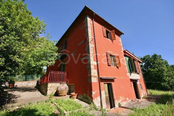 casa indipendente in vendita a Quarrata in zona Lucciano