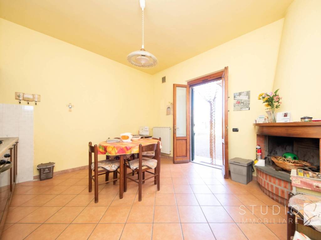 casa indipendente in vendita a Quarrata in zona Vignole