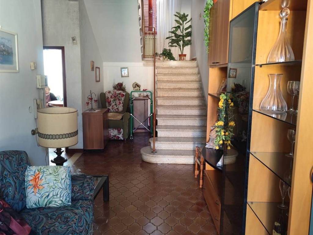 appartamento in vendita a Quarrata in zona Forrottoli