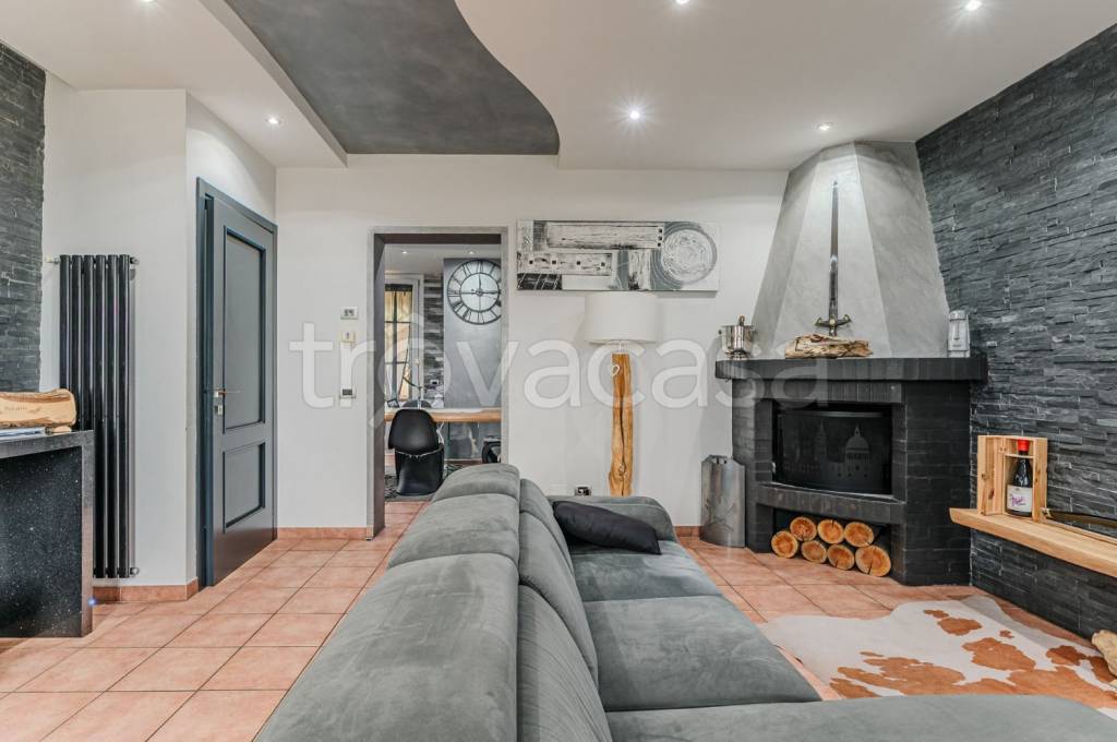 casa indipendente in vendita a Quarrata in zona Catena