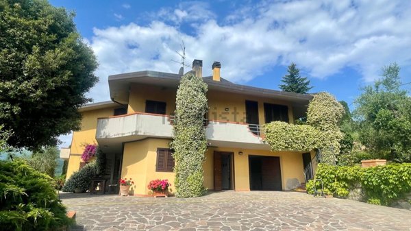 casa indipendente in vendita a Quarrata in zona Tizzana