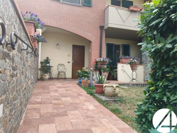 casa indipendente in vendita a Quarrata in zona Tizzana