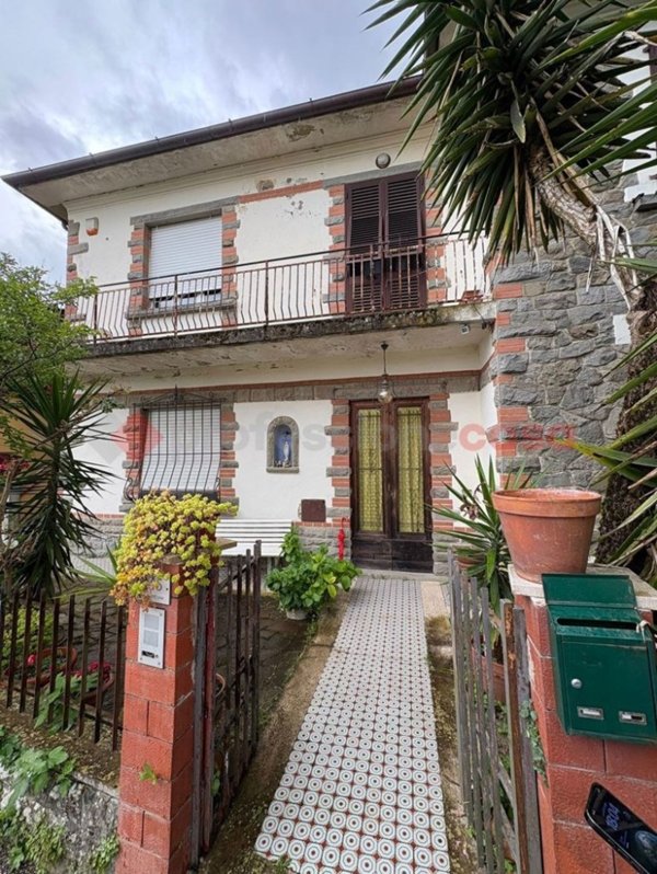 casa indipendente in vendita a Quarrata in zona Forrottoli