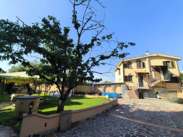 casa indipendente in vendita a Quarrata in zona Catena